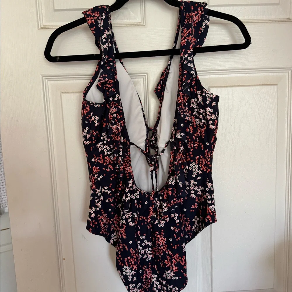 Michael Kors one piece swimsuit - Picture 5 of 8